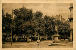 St étienne * La Place Anatole France * Policier Agent De Circulation - Saint Etienne