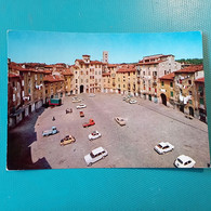 Cartolina Lucca - Piazza Dell'anfiteatro - Veduta Dal Lato Est. Non Viaggiata - Lucca