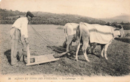 CPA Folklore - Scenes Et Types Des Pyrenées - Le Labourage - LL - Attelage De Boeufs - Personnages