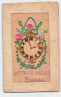 CPA Brodée - Fantaisie - A Toute Heure Bonheur - Pendule - Broderie - Fleurs - Brodées