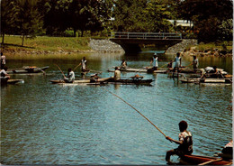 (3 N 10) Papua New Guinea - Madang Harbour Fisherman - Papouasie-Nouvelle-Guinée