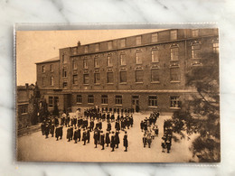 SOLRE SUR SAMBRE   La Sainte Union Des SS..      Entrée Des Classes. - Erquelinnes