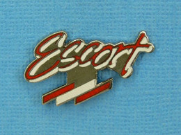 1 PIN'S // ** LOGO / FORD " ESCORT " ** - Ford