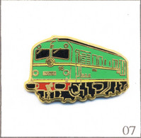 Pin's Transport - Train / SNCF - Motrice Diesel CC65516 (1955-2005). Estampillé Arc En Ciel. Zamac. T909-07 - Transports