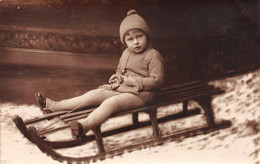 Carte Postale Photo Enfant-Jeune-Fille-Young-Girl-Child Woman-Kind-LUGE Sport D'hiver-Neige- - Portretten