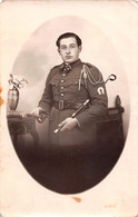Carte Postale Photo Militaire Français-12 éme Régiment Hussard ?  Avec Cravache-Insigne-A SITUER A LOCALISER - Uniforms