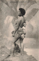 CPA NOUVELLE CALEDONIE - Popinée Caledonienne - Femme Nue Couverte Par Des Feuilles - J Raché Editeur - Nouvelle-Calédonie