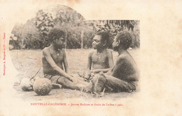 CPA NOUVELLE CALEDONIE - Jeunes Enfants Et Fruits De L'arbre A Pain - Bergeret - - Nouvelle-Calédonie