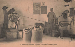 CPA NOUVELLE CALEDONIE Agricole - Le Café - Le Polissage - Animé - Nueva Caledonia