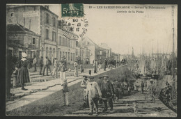 LES SABLES D'OLONNE Devant La Poissonnerie Arrivée De La Pêche. Pêcheurs Portant Du Poisson, Carte Animée. - Sables D'Olonne