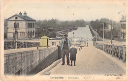 CPA FRANCE - 18 - LE GUETIN - Pont Canal - Homme Et Enfant Posent Sur Le Pont - Colorisée - BF PARIS - Other & Unclassified