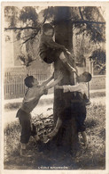 Enfants Près D'un Arbres - Les Pantalons D'Autrefois - CARTE PHOTO - Mode