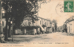 Artigat Sur Lèze * Une Rue Du Village - Autres & Non Classés