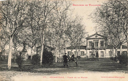 Aucamville * La Place De La Mairie * Villageois - Autres & Non Classés