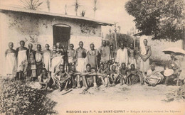 CONGO - S06856 - Mission Des PP Du Saint Esprit - Evêque Africain Visitant Les Lépreux - L1 - Autres & Non Classés