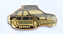 Pin's Bernay (27) - TAXI BERNAY - Mercedes 190 E Probablement - DD044 - Mercedes