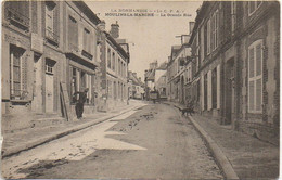 61 MOULINS-la-MARCHE  La Grande Rue - Moulins La Marche