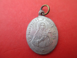 Petite Médaille Religieuse Ancienne/ Sainte Thérèse De L'Enfant Jésus/Métal Blanc /Vers 1925                     CAN609 - Religion &  Esoterik