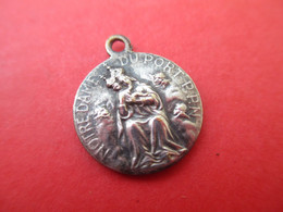 Petite Médaille Religieuse Ancienne/NOTRE DAME Du PORT/ Clermont-Ferrand/ Nickel  / Fin XIXème- Début XXème   CAN615 - Godsdienst & Esoterisme