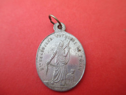 Petite Médaille Religieuse Ancienne/Sainte Geneviève Patronne De Paris /Aluminium  / 17 Février 1907             CAN616 - Religion & Esotericism