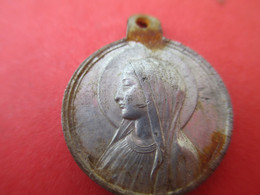 Petite Médaille Religieuse Ancienne/Bernadette Soubirous/Vierge De Lourdes/Aluminium  /Début XXéme             CAN622 - Religion & Esotericism