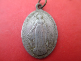 Petite Médaille Religieuse Ancienne/ Vierge Rayonnnante /Aluminium  /Début XXéme             CAN623 - Religion & Esotericism