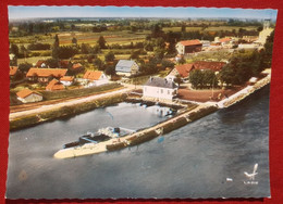 CPSM Grand Format Abîmée   - En Avion Au Dessus De...   Lauterbourg  -(Bas-Rhin ) - Agglomération Du Bord Du Rhin - Lauterbourg