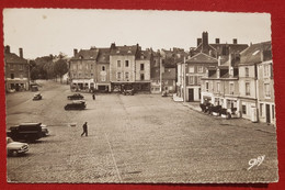 Delcampe - CPSM Petit Format -  Mayenne   -(Mayenne )Place Clémenceau - Mayenne