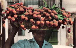 CP La Réunion - Marchand De Letchis - Ile De Le Reunion - Photo J Colbe - Femme Avec Un Panier De Letchis Sur La Tete - Sonstige & Ohne Zuordnung