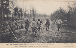 (235)  CPA  Ville Sur Tourbe  Convoi Apportant Des Chevaux De Frise Aux Tranchées  (Bon état) - Ville-sur-Tourbe