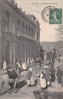 Algérie - BATNA - Salle De Réunions Et Vue De La Rue D'Alger - Collection Idéale P. S.. Cpa 1910 ♥♥♥ - Batna