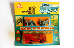 EKO HO - CAMION POMPIER ECHELLE SECOURS + 8 FIGURINE De SAPEUR, MICRO MINIATURAS - AUTOMOBILE MINIATURE (1712.10) - Autocarri