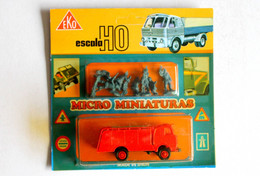 EKO HO - CAMION POMPIER ECHELLE & TUYAUX + 8 FIGURINE DE SAPEUR MICRO MINIATURAS - AUTOMOBILE MINIATURE (1712.11) - Camiones