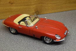 Model Bburago Jaguar E-type Scale 1:18 - Burago