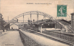 CPA FRANCE - 30 - Salindres - Nouvelle Passerelle De La Gare - Editeur Gout-Roche - Autres & Non Classés