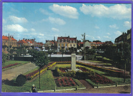 Carte Postale 59. Coudekerque-Branche  Place De La République  Très Beau Plan - Coudekerque Branche