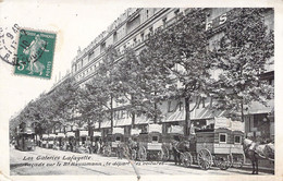 CPA France - 75 - PARIS - Les Galeries Lafayette - Façade Sur Le Boulevard Haussmann - Le Départ Des Voitures ETAT - Andere Monumenten, Gebouwen