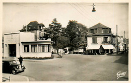 Pornichet * Place De La Gare Et Le Syndicat D'initiative * Commerce Magasin Automobiles - Pornichet