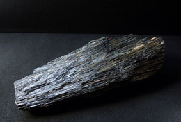 Tourmaline Var. Schorl - Floater (9 X 4 X 2.5 Cm ) Beryl Pit  ( Quadeville East Mine ) Ontario - Canada - Minéraux