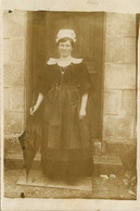 Bretagne * Carte Photo * Femme Bretonne En Coiffe Et Costume * Finistère Morbihan Ile Et Vilaine Côtes Du Nord Coiffes - Andere & Zonder Classificatie