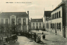 Scaer * école Communale Et Mairie Du Village * Place Noce Mariage ? * Villageois - Autres & Non Classés