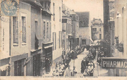 Fresnay Sur Sarthe      72         Jour De Procession Rue De L'Hirondelle                 (voir Scan) - Otros & Sin Clasificación