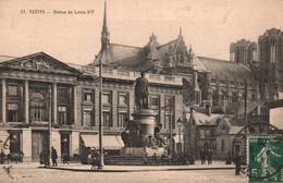 Reims - Place Et Statue De Louis XV - Café Restaurant - Reims