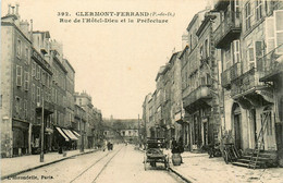 Clermont Ferrand * Rue De L'hôtel De Ville Et La Préfecture * Salon De Coiffure Coiffeur - Clermont Ferrand