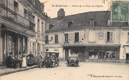 Le Grand Lucé     72      Partie De La Place De L'église. Voitures . Café National Magasin De Lingerie    (voir Scan) - Le Grand Luce