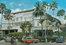 Singapore - Raffles Hotel , Old Cars - Singapour