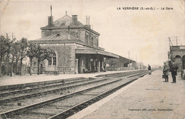 CPA - France - Le Verrière La Gare - Edition Lagrange - Dos Vert - Animé - La Verriere