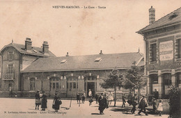 CPA - France - Neuves-Maisons - La Gare - Sortie - Edition M. Lechaine - Animé - Café-Restaurant Terminus Fabin - Neuves Maisons