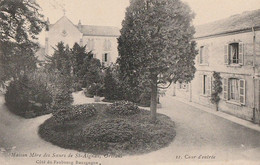 ORLEANS. - Maison Mère Des Soeurs De St-Aignan. - Cour D'entrée - Orleans