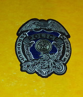 TISSU PATCH : POLICE , PROTECT & SERVE , DIAMETRE 9 CM , BON ETAT VOIR PHOTOS . POUR TOUT RENSEIGNEMENT ME CONTACTER. RE - Ecussons Tissu